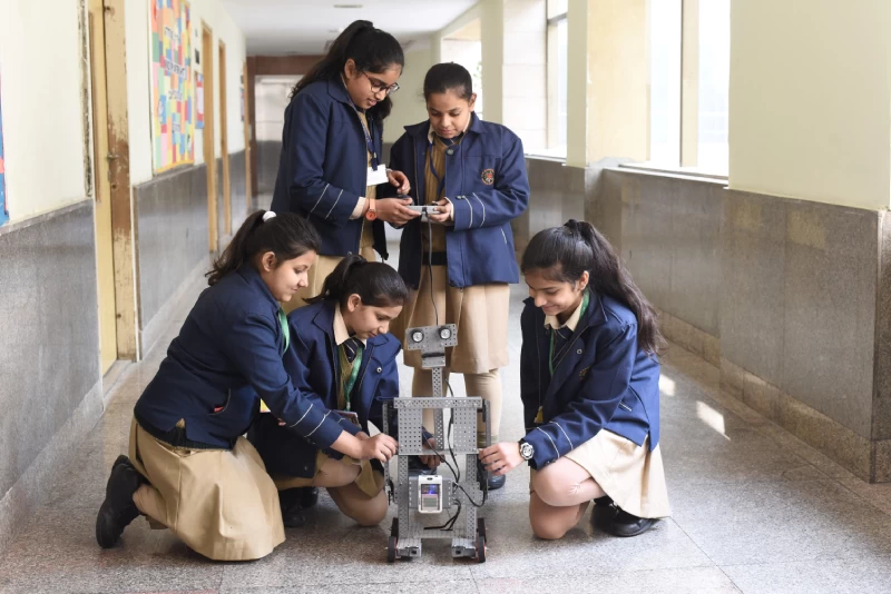 You are currently viewing Robotics at K.R. Mangalam World School, Gurgaon